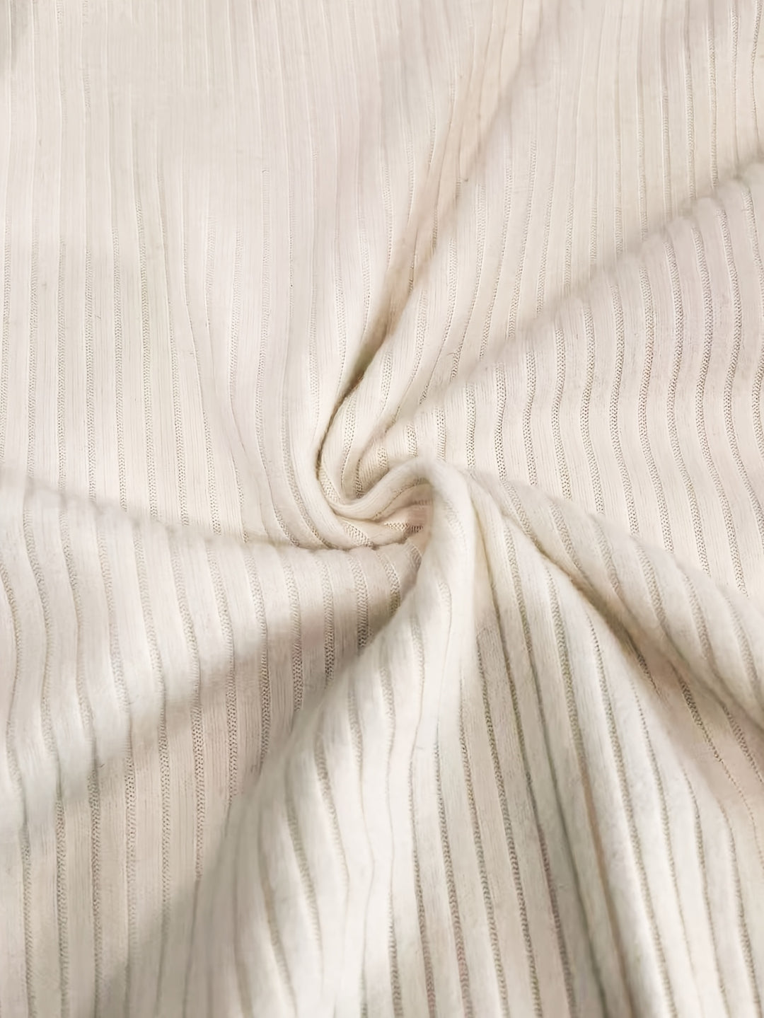 Ambra | Maglia a Coste con Collo Alto e Bottoni Dorati