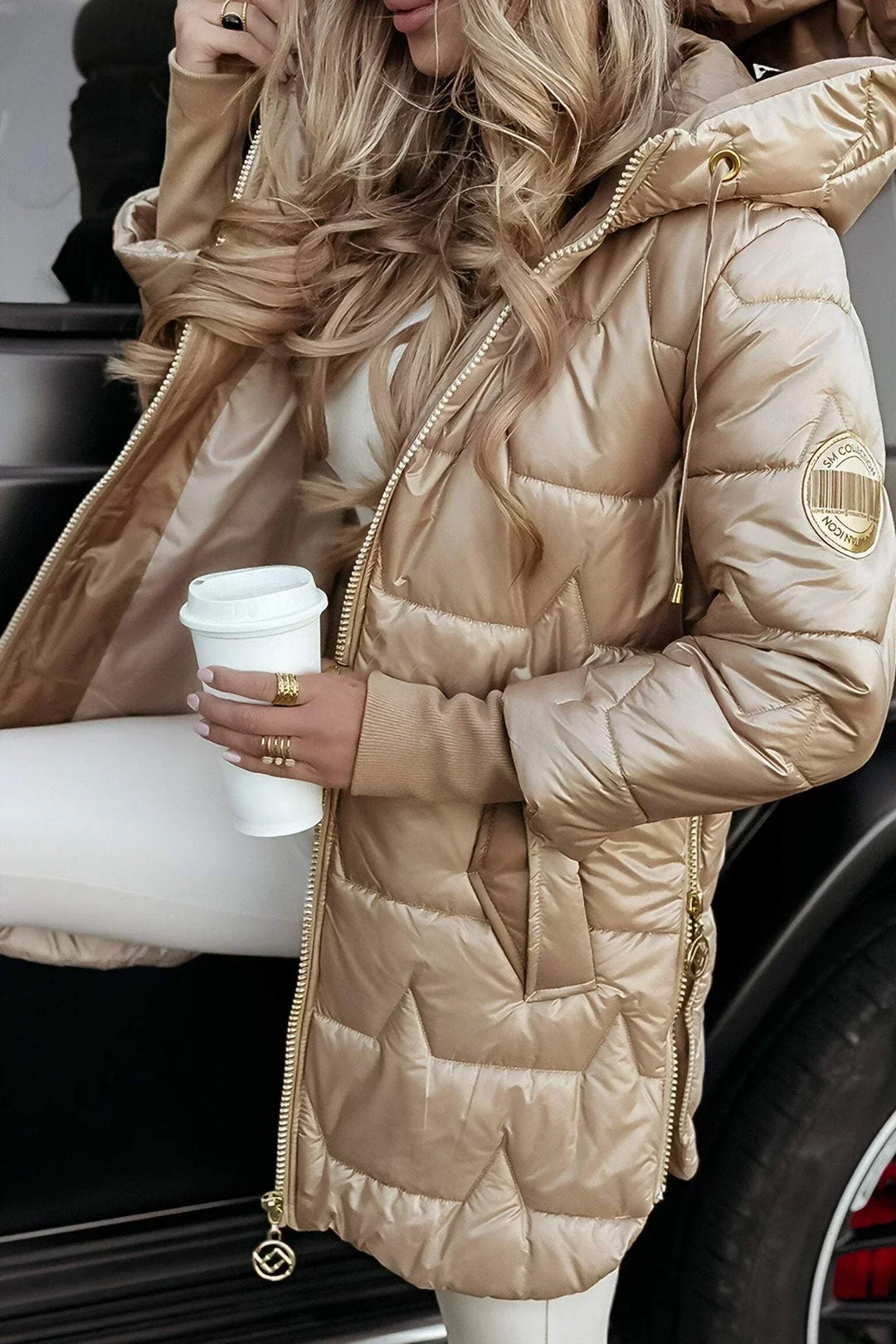 Nora | Piumino Lucido con Cappuccio